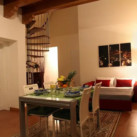 Holiday home L'alloro Casa *